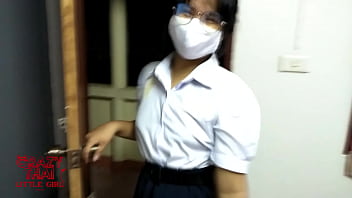 Sexo asiático com a namorada usando uniforme de estudante tailandês