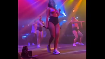 Anitta singing and dancing to the song "Ginza"