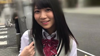 Японская тинка с большими сиськами в униформе девушки впервые делает видео от первого лица. Почетный ученик известной школы в Токио. Умный студент также падок на секс. Она так свирепа в своей наезднице, что я, вероятно, много раз эякулирую.