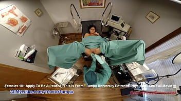 Yesenia Sparkles の健康診断がスパイカメラに捉えられる タンパの医師による新入生の婦人科検診を受ける @ GirlsGoneGyno! - タンパ大学身体検査