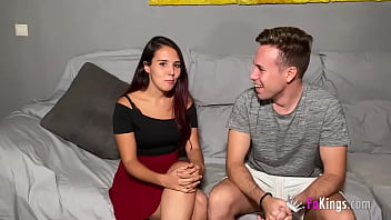 Un couple inexpérimenté de 21 ans adore le porno et nous envoie cette vidéo