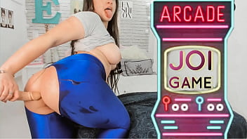 Sexy latina gata gamer girl controlando seu pau como seu videogame joistick JOI masturbar instruções adoração de bunda, essa garota realmente tem uma bunda perfeita !!!!