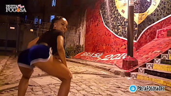 Шаловливый бразильский свинг под звуки фанка из Рио-де-Жанейро