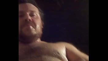 Дрочильня в бане, мастурбация маленького члена, гей показал свой член на камеру и бурно кончил!!!!