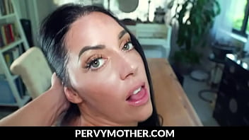 PervyMother.com ⏩ Madrastra atrapó a su hijo viendo porno en lugar de estudiar matemáticas - Lilith Morningstar