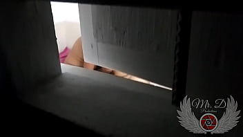 I catch my young and beautiful neighbor having sex at night with her who has just arrived from Miami at his parents' house. They almost caught me while spying on them and filming through the window