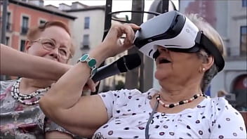 Pornovlog, realidade virtual VR, otaku mostrando calcinha na praça Daniela / Hyperversos