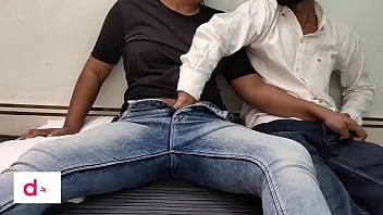 Desi girlfriend boyfriend started fucking as soon as they met in the hostel room