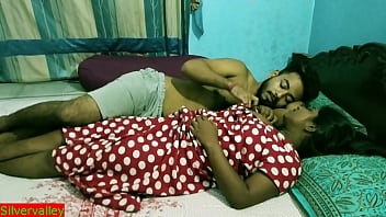 الهندي في سن المراهقة زوجين الفيروسية الساخنة الجنس فيديو !! فتاة القرية مقابل الصبي في سن المراهقة الذكية الجنس الحقيقي