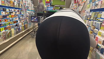 Мама в Walmart с толстой задницей просвечивает на танце