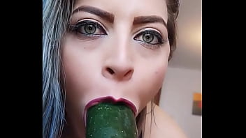 MY ASS IS SUPER COME LOOK HOW I MASTURATE MY ASS WITH THIS BIG CUCUMBER