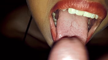 Zusammenstellung von Abspritzern in den Mund und Schlucken des Spermas der perversen Stiefschwester