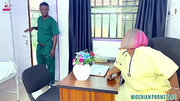 Enfermeira preguiçosa gosta de pau preto grande nigeriano