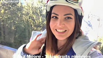 Ava Moore - Puta francesa se exhibe, juega y se corre en las pistas de esquí