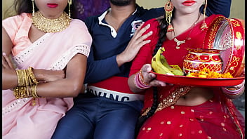 2人の妻がヒンディー語のxxxビデオで1人の幸運な夫とセックスを戦う