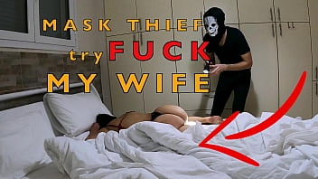 Грабитель в маске пытается трахнуть мою жену в спальне