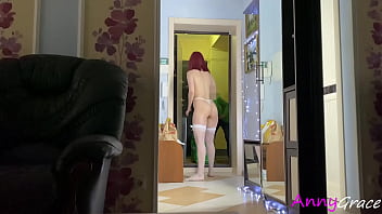 Prank Nude Horny Girl Opened the Door for the Delivery Man and Teases him - Annygrace