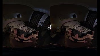 Темная комната, VR - киска в качестве залога