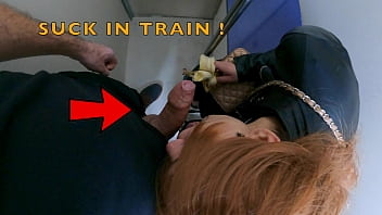 淫乱人妻が電車の中で見知らぬ男をしゃぶる！