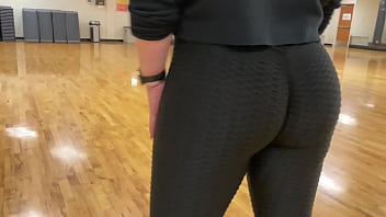 Perfect Ass On Girl at the Gym