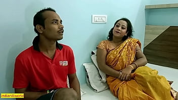 زوجة هندية تتبادل مع فتى غسيل فقير !! سلسلة الويب الهندية الجنس الساخن: فيديو كامل