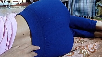 Sorellastra indiana carina scopata dal fratellastro cazzo pieno da vicino con chiaro audio hindi desi sesso porno VIDEO