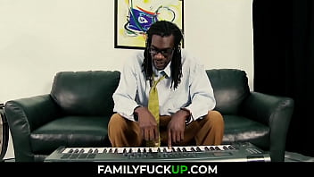 FamilyFuckUP.com - Dad Making Music Samples got his Stepdaughter's Juicy Pussy, Mae Meyers