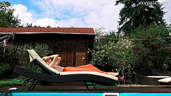 Heiße Erotik im Schwimmbad mit verkleideter Mimi Cica
