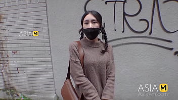ModelMedia Asia-Street Hunting-Tan Ying Ying-MDAG-0001-Mejor video porno original de Asia
