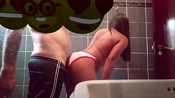 Daddy takes me to play in the bathroom