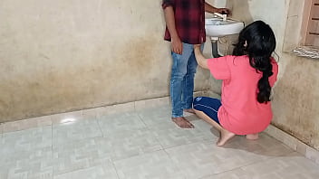 quenched the thirst of her pussy with a young plumber! XXX Plumber Sex in Hindi voice