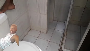 THE FRIEND WENT IN THE BATHROOM AND LEAVE THE DOOR OPEN PROMOTING HERSELF TOUCHING, AND FELT THE HOT NAUGHTY DICK FROM RIO DE JANEIRO, FULL VIDEO ON RED