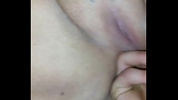 Buceta lambida e dedo fodido esguichando
