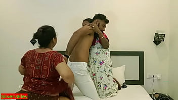ربة منزل البنغالية الهندية وأختها الساخنة الهواة الثلاثي الجنس! مع الصوت القذر