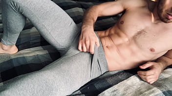 I MASTURBATE and CUM in GRAY LEGGINGS after Training! Male orgasm! Russian home video of a straight man!
