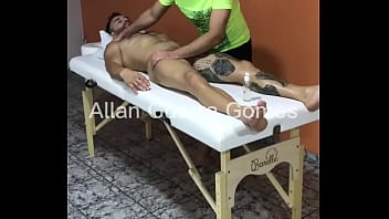 Sessão de Massagem com o MASSAGISTA RIO DE JANEIRO fez final feliz no lutador de MMA Allan Guerra Gomes completo no x vídeos red - parte 1