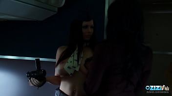 Cazadores de vuelo cachondos convencieron a los pasajeros traviesos de tener sexo en grupo