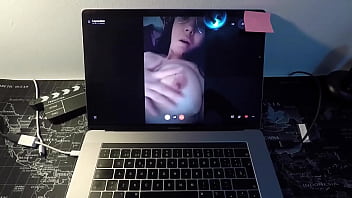 Spanische Milf-Pornodarstellerin fickt einen Fan vor der Webcam Leyva Hot ctdx