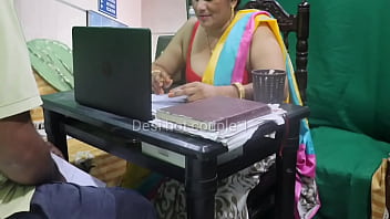 Раджастанская дама горячо трахает доктора с пациентом с эректильной дисфункцией в больнице, настоящий секс