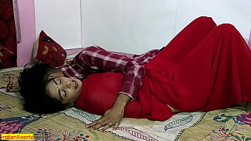 Pembantu rumah cantik India menakjubkan seks panas XXX dengan tuan! seks viral terkini