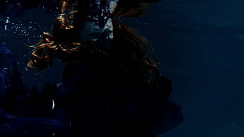 Gothic-Unterwasser-Shooting im Schwimmbad! (Arya Grander)