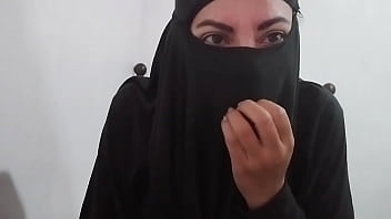 Real Horny Arab Halal In Black Niqab se masturbe la chatte éjacule jusqu'à l'orgasme et pèche contre Allah