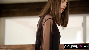 Playboy18.com - Худая полностью натуральная кипрская красотка Катрин Пирс показывает свои идеальные сиськи