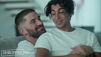 Chris Damned se pone DURO con su novio Virgin Latino - DisruptiveFilms