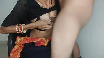 Soniya bhabhi занимается сексом с массажистом дома