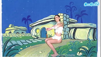 Süße junge Frau Cosplay als Wilma Flintstone masturbiert und riesigen Schwanz lutscht