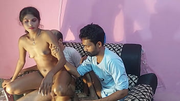 Amateur-Dreier Desi-Dorfmädchen beim Sex mit zwei Freunden, Hanif pk und Sumona und Manik