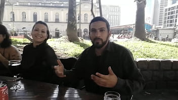Lors d'un déjeuner au centre de Porto Alegre, j'ai rencontré une fille et je l'ai invitée pour du sexe rapide