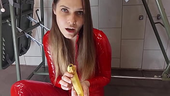 I crush bananas like your dick