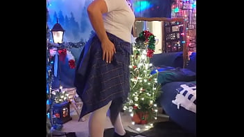 Hotwife Steffi falda a cuadros coño baile